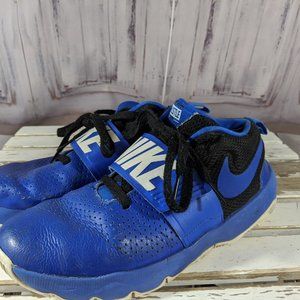 Nike Team Hustle D8 Kids Basketball Sneakers GS 88
